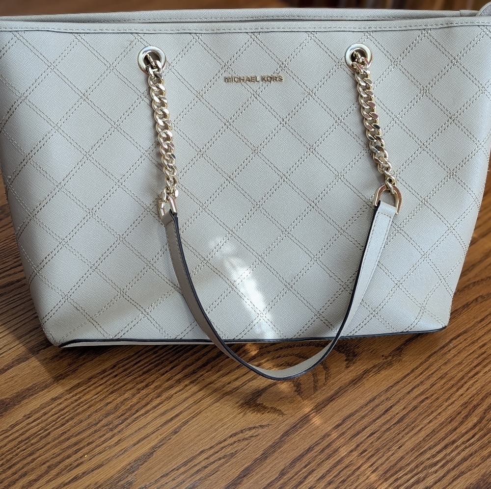 Michael Kors Jet Set Quilted Saffiano Leather Tote – Beige/Gold - Picture 3 of 16